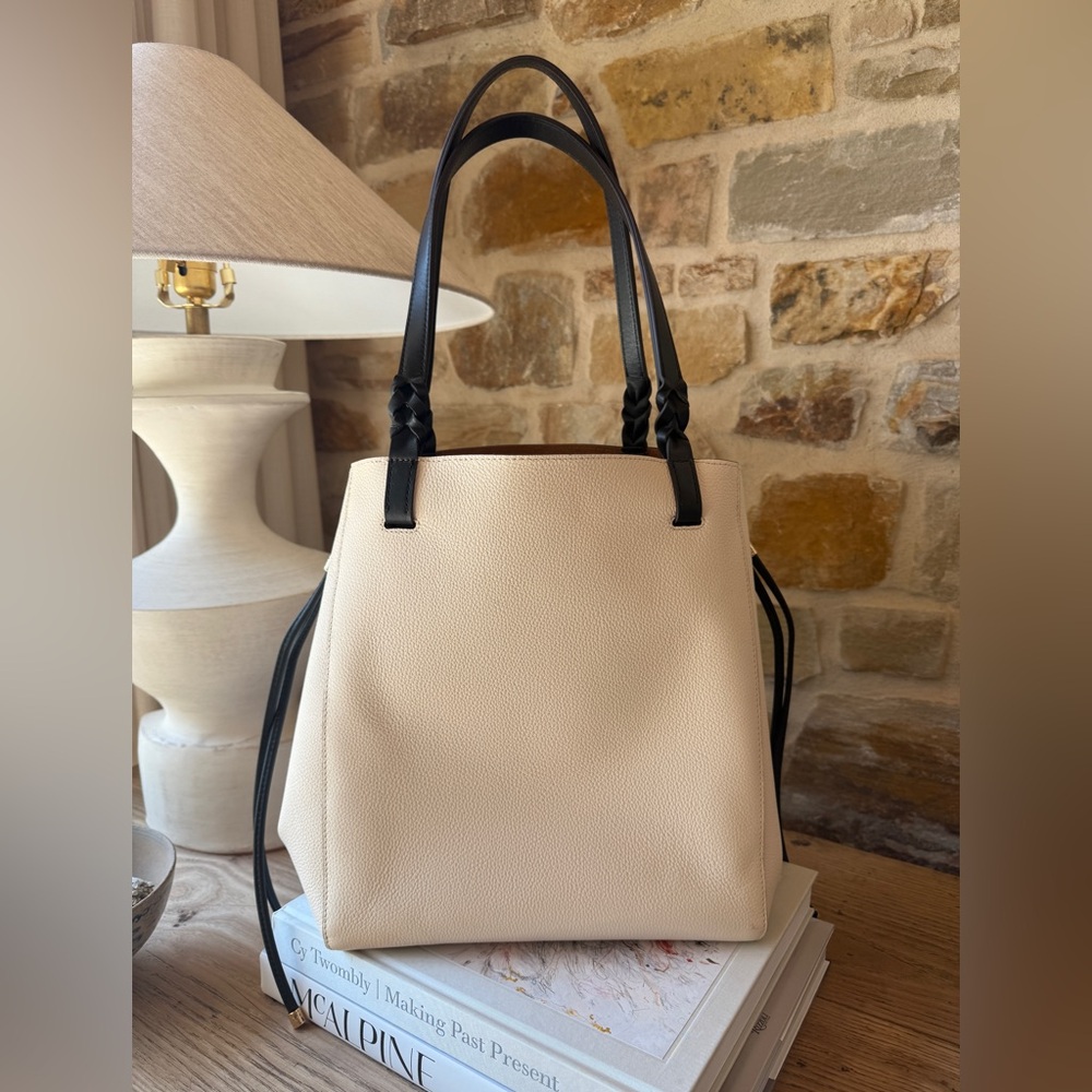 Elegant Cream Tote Bag - Picture 3 of 14